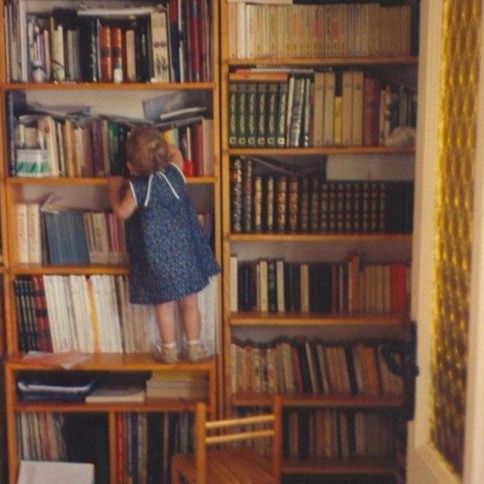 برو به انتشارات طاقچه‌ی خـاک خورده