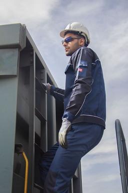 آیا خرید لباس کار ارزان کار درستی است ؟