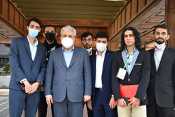 من امیرحسین اکبری هستم!