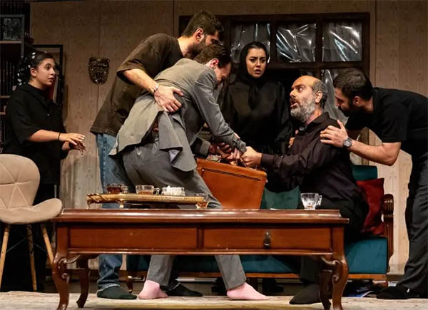 < نمایش صلح عباس آباد