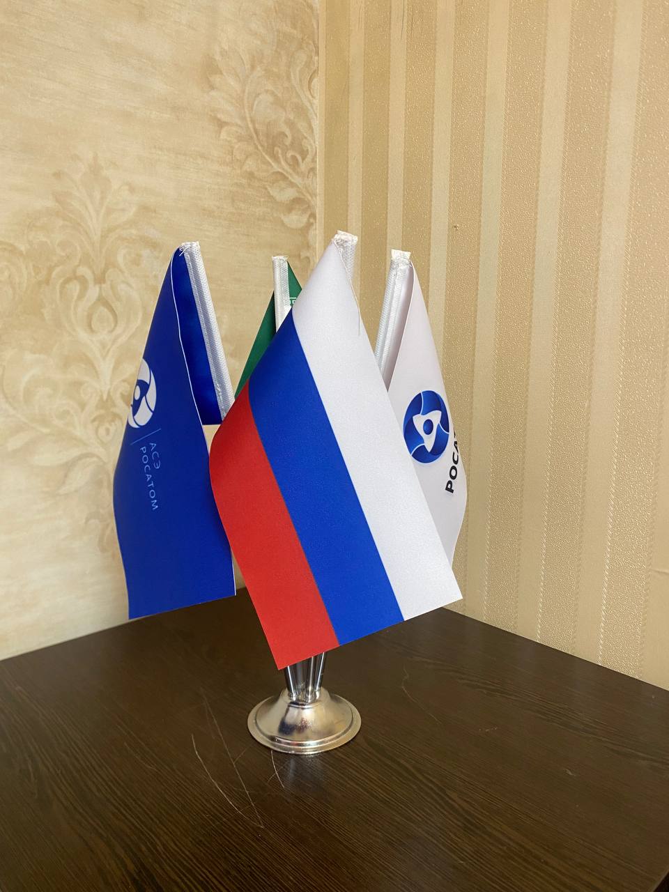 پرچم رومیزی تک و چند تایی