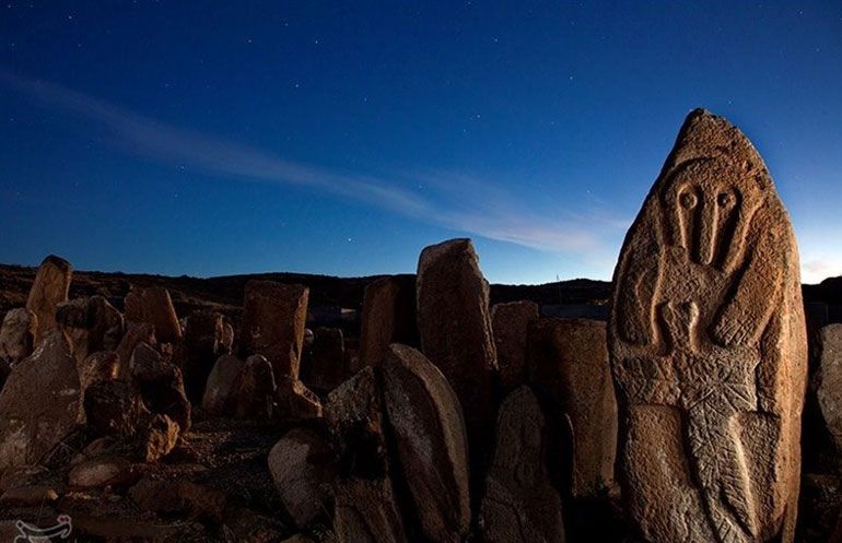 قبری بدون لب?