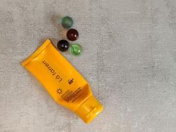 ضدآفتاب فاقد چربی لافارر SPF50