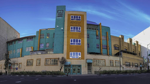 دبیرستان معلم، اولین مدرسه ای که برای آن استراتژی نوشتم.