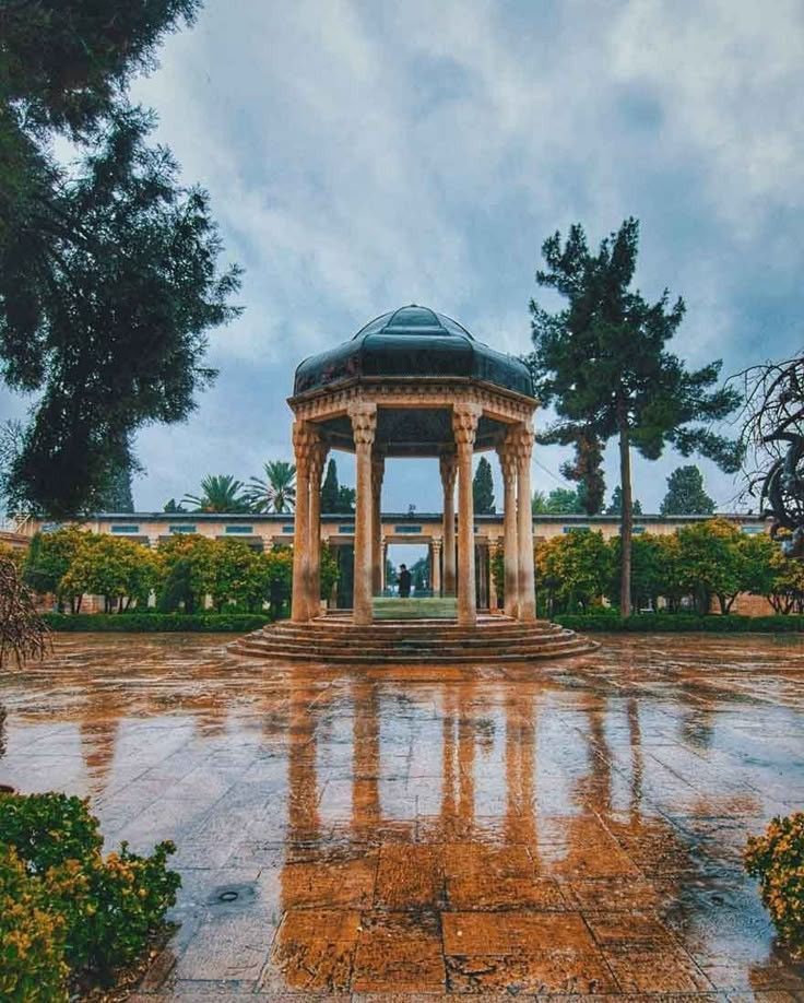 مقبره لسان الغیب 