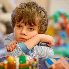 آیا تاخیر گفتار کودک من طبیعی است؟؟