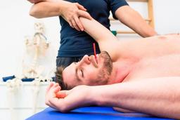 درمان دستی یا مانیپولاسیون قفسه سینه در موارد اختلال و درد شانه