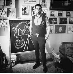 پویا احتشام فر از زندگی شخصی و علاقه اش به گرافیک می گوید/ برای رسیدن به اینجا هفت خوان رستم را پشت سر گذاشته ام!