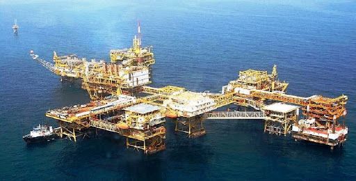 معمای فراوانی و فقر در ایران: چرا با وجود منابع نفتی فراوان، وضعیت اقتصادی ایران نامطلوب است؟