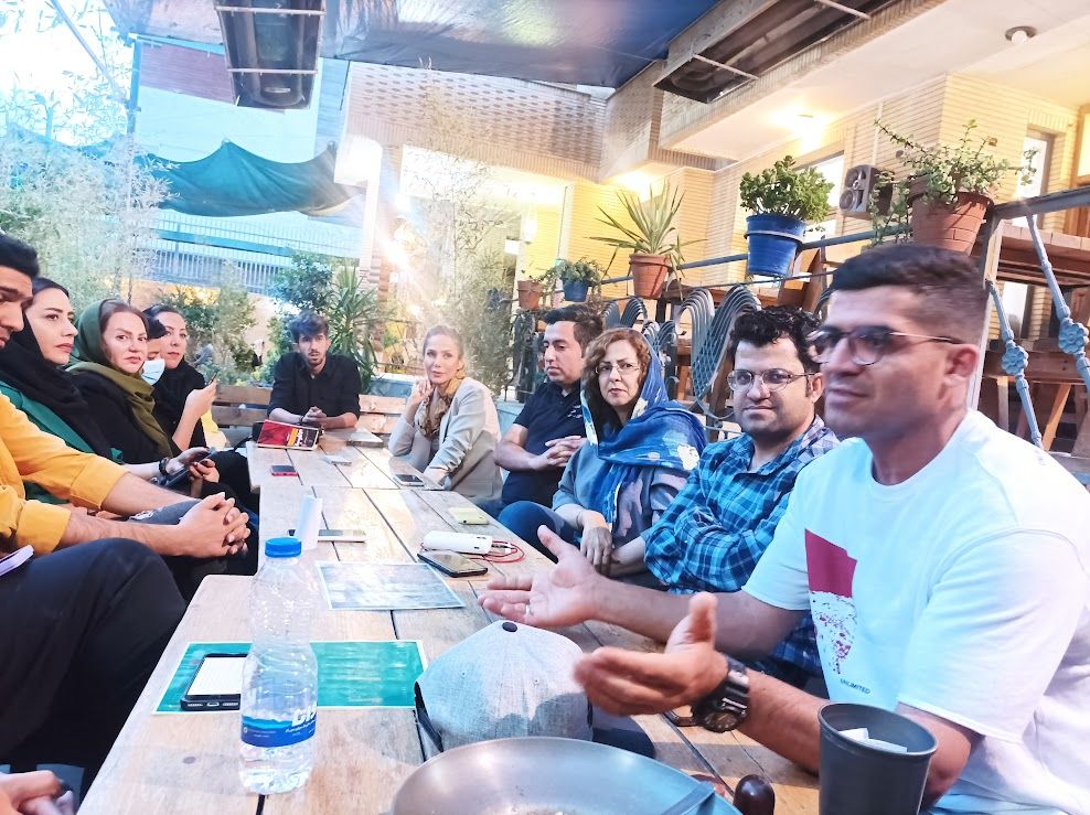 دوستان خوب زینو در باشگاه کتابخوانی شیراز