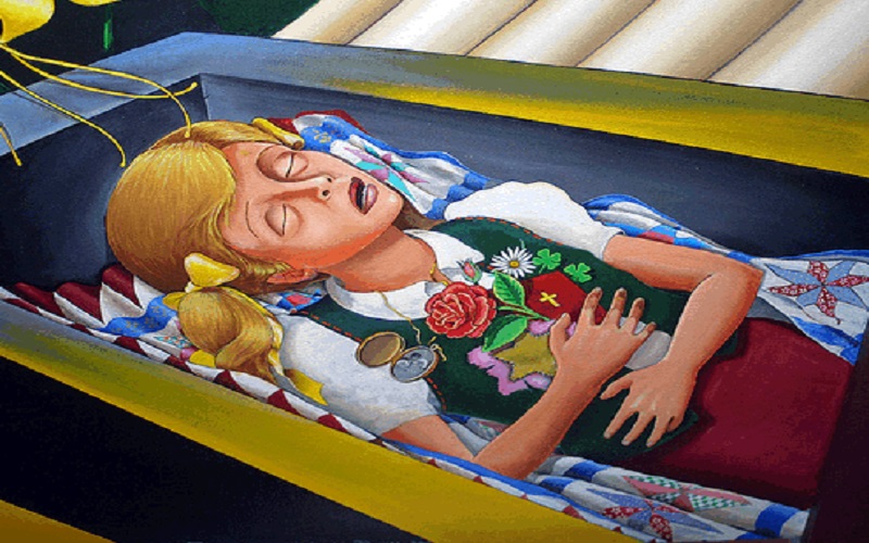 عکس یک کودک در حالتی عجیب در فرودگاه دنور آمریکا، مالک این فرودگاه ماسونها هستند