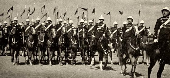 صدیق پاشا القادری نظامی کارکشته بود و در جنگ داخلی روسیه شرکت داشت... عکس آرشیوی از سوارهنظام ارتش سلطنتی عراق.