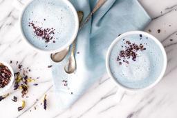 نوشیدنی های گرم حاوی شیر و مواد مقوی برای زمستان