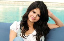 ترجمه و متن آهنگ همراه با دانلود موزیک ویدیو Feel Me از  Selena Gomez