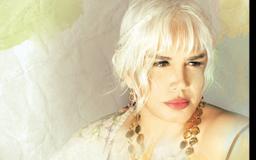 ترجمه و متن آهنگ همراه با دانلود موزیک ویدیو Biliyorsun از  Sezen Aksu