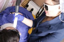 آیا لیزر موهای زائد عوارض دارد