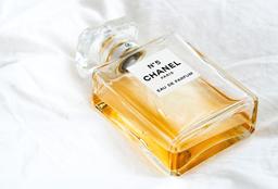 تاریخچه برند شنل ؛ کلاهدوز یتیمی که کمپانی میلیارد دلاری ساخت