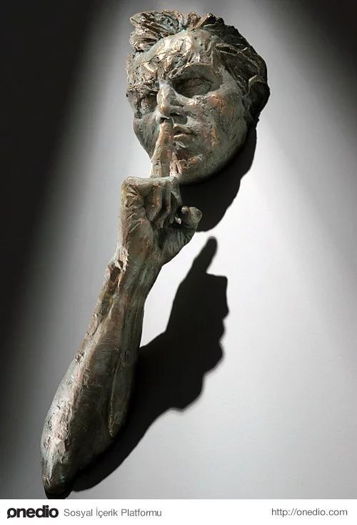 سکوت فی ذات غنی است.