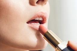 روغن ویتامین E و درمان چین و چروک لب