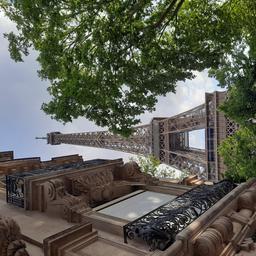 چهل روز جنگ، نوشتن، و سفرنامه پاریس