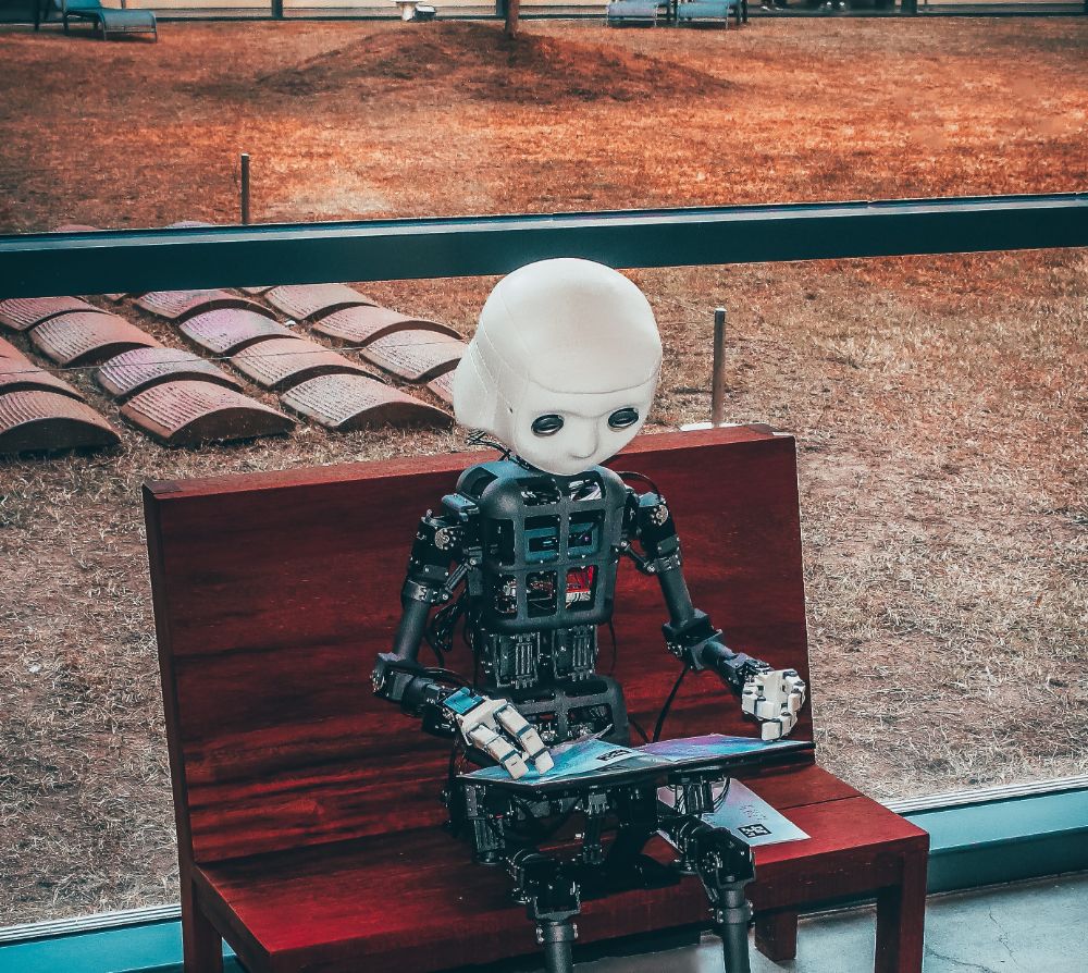 افرادی که به شدت به تغییر دنیا فکر می کنند، همان کسانی هستند که این کار را انجام می دهند.