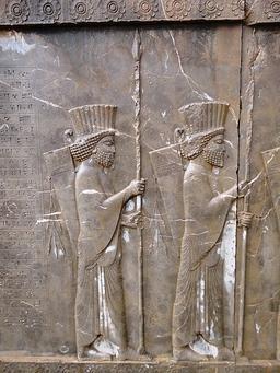 پولداری پر دردسر