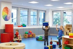 چگونه می توان تعامل کودک با فضای پیرامون را ارتقاء بخشید؟