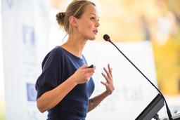 8 نکته طلایی زبان بدن که شما را با اعتماد بنفس بیشتری نشان می دهد!