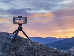 بهترین پایه های نگهدارنده و مونوپادهای موبایل و تبلت برای فیلم برداری و عکاسی چیست؟