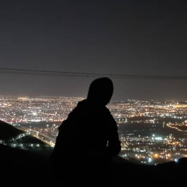 پرکاهی بر باد