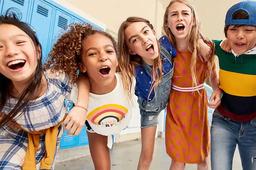 لباس دخترانه و صنعت مد و فشن