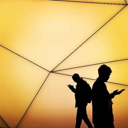 چرخیدن در فضای مجازی و گم شدن