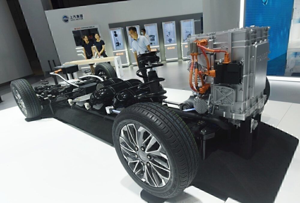 شکل ۷. ماشینها در حال حاضر از سلولهای سوختی هیدروژن استفاده میکنند.