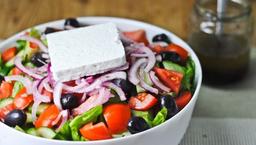 طرز تهیه سالاد یونانی رژیمی