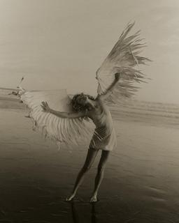 درونم عمیقا درد میکند...