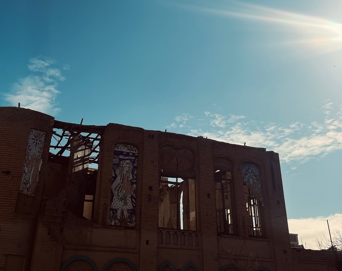 دستورالعملِ تماسِ اضطراری برای جعلِ یک واقعیتِ عادی