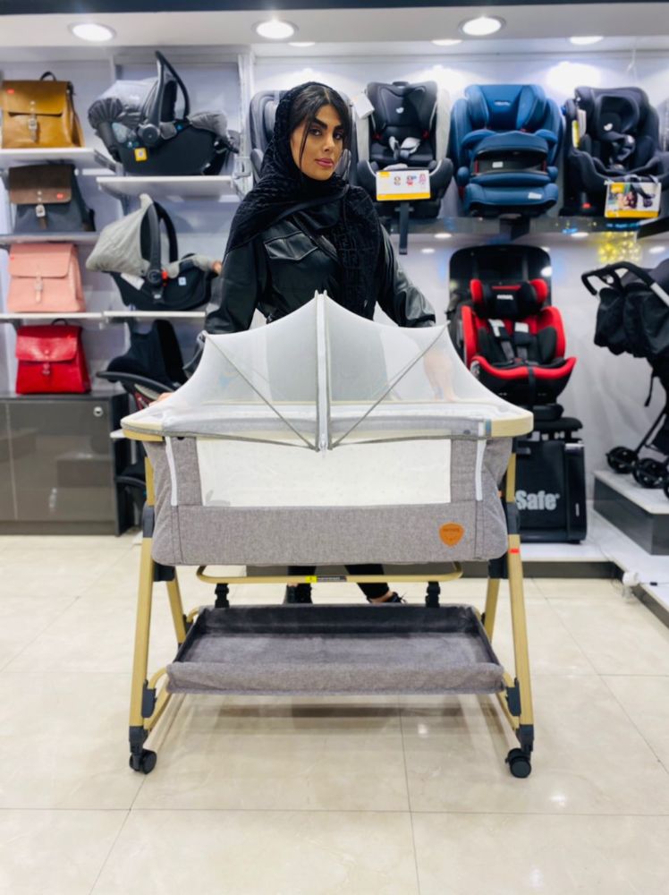 تخت کنار مادر فیکشن