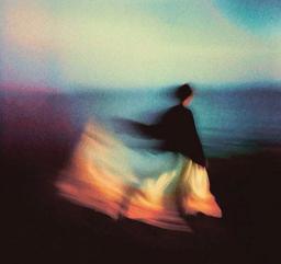 یاد رنگینی در خاطر من  گریه می انگیزد