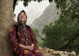 خوشبختی باید در نگاه تو باشد