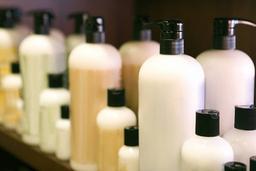 چه ترکیباتی برای موی فر مضر هستند؟