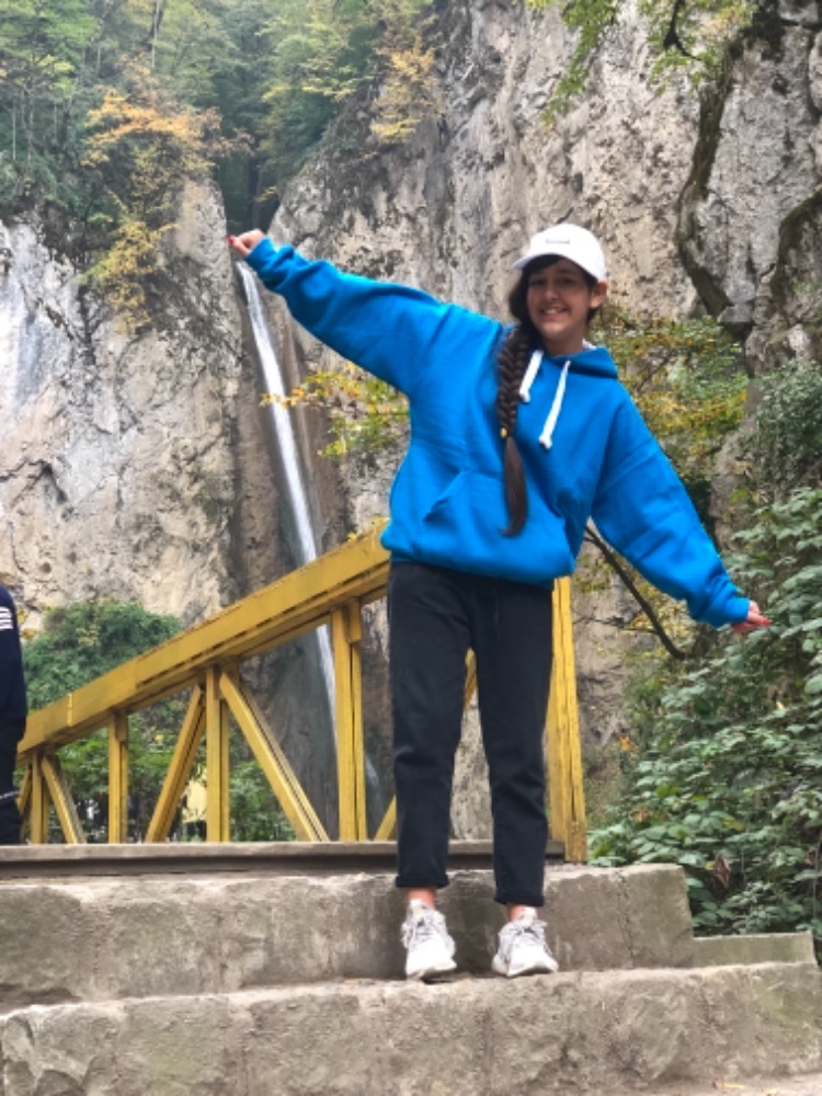 پرنیان ناصری هستم 