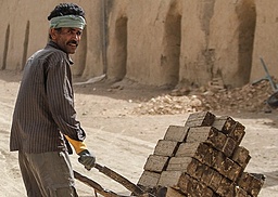 خدا آجرچین‌ها را دوست دارد.