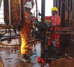 آنجا لبۀ دنیاست