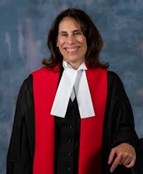 خانم قاضی دادگاه کینگ