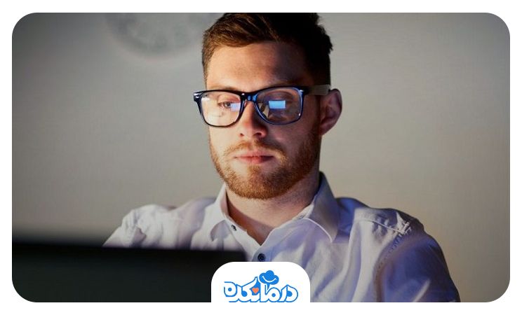از مهمترین راههای پیشگیری از سردرد صفحه نمایش میتوان به تنظیم نور صفحه نمایش، استراحت دادن به چشمها و استفاده از عینک بلو کنترل و قطره چشمی اشاره کرد.