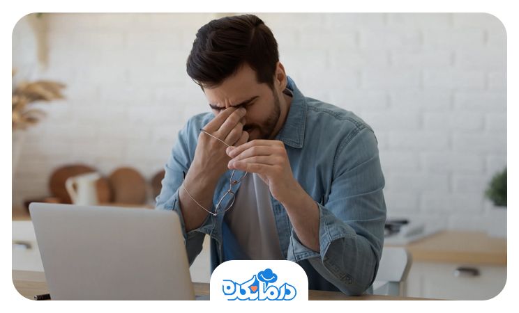 یکی از رایجترین دلایل سردرد صفحه نمایش نگاه کردن به صفحه نمایش گوشی یا لپتاپ به مدت طولانی است.