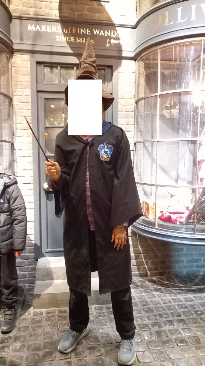 اندازه م نبود. یادم اومد که لباس خودمم از آستین پاره شد اونجا.