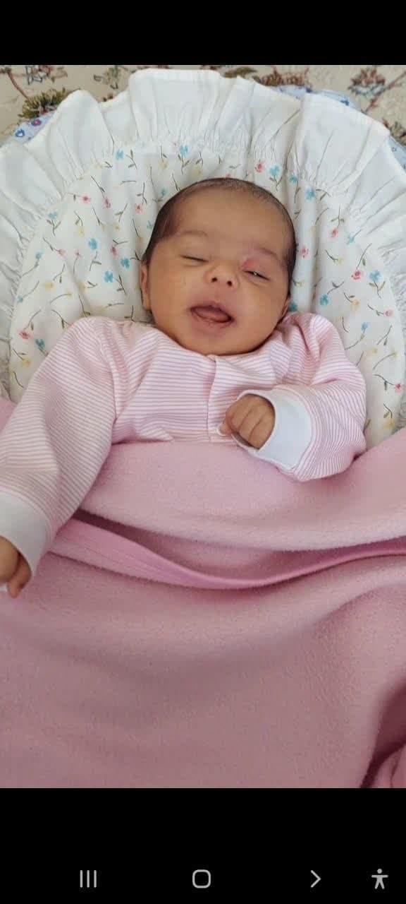 اولش داشت میخندید ولی هم میامدی عکس بگیری از ویدیو رو این صحنه میامد