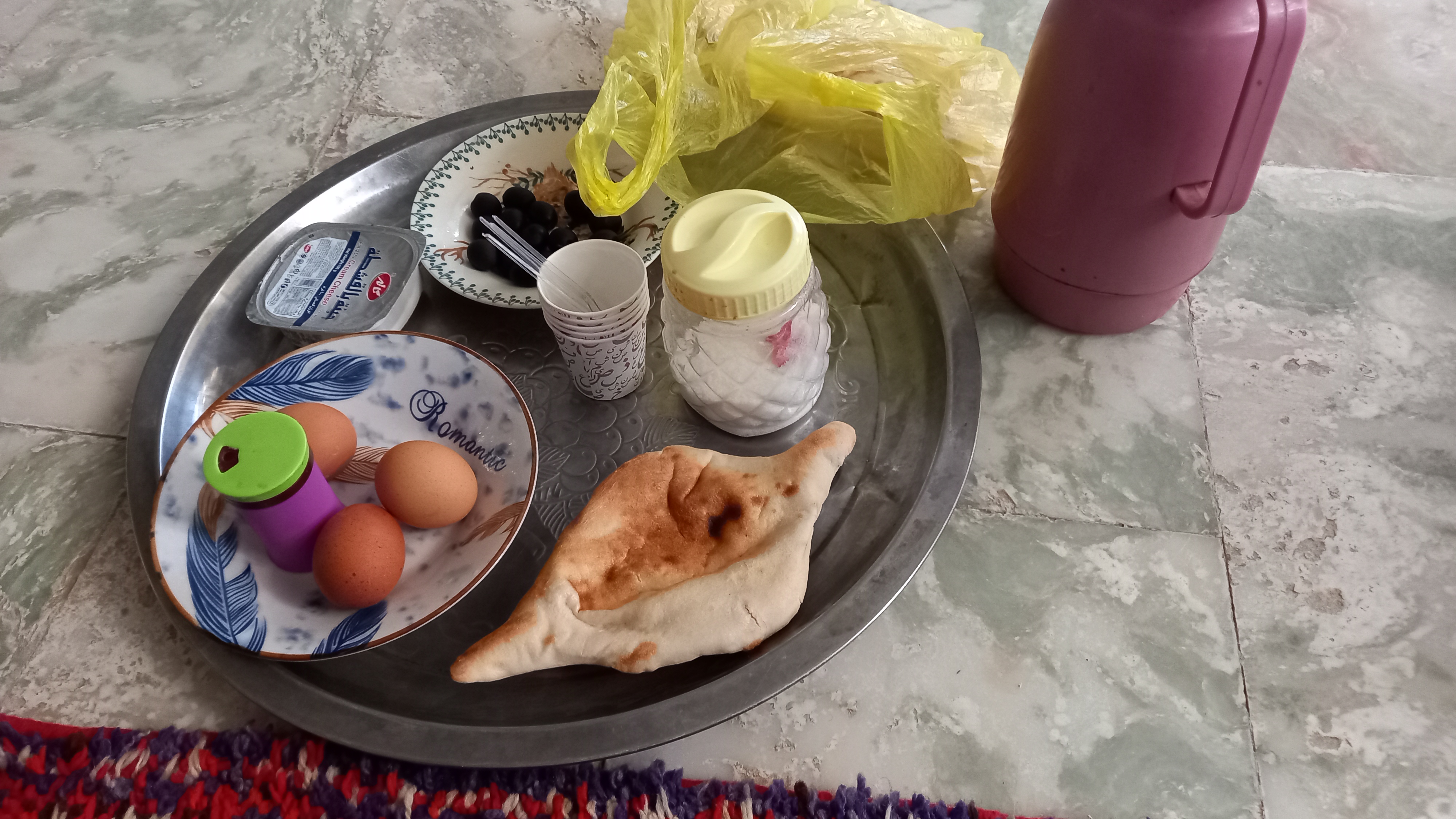 ازین صبحانه ها میدادن بهمون معمولا .. دمشون گرم