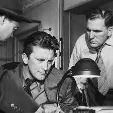 معرفی فیلم "داستان کارآگاه" اثری از ویلیام وایلر